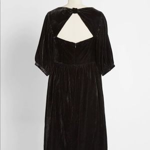 ✨NWT✨ Softly Sumptuous Velvet Babydoll Dress
By ModCloth. ✨NWT✨